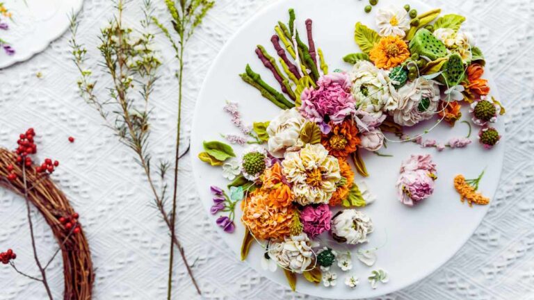 Fiori nel piatto: non è solo moda! Ecco la "farmacia colorata" che ti cura mentre mangi.