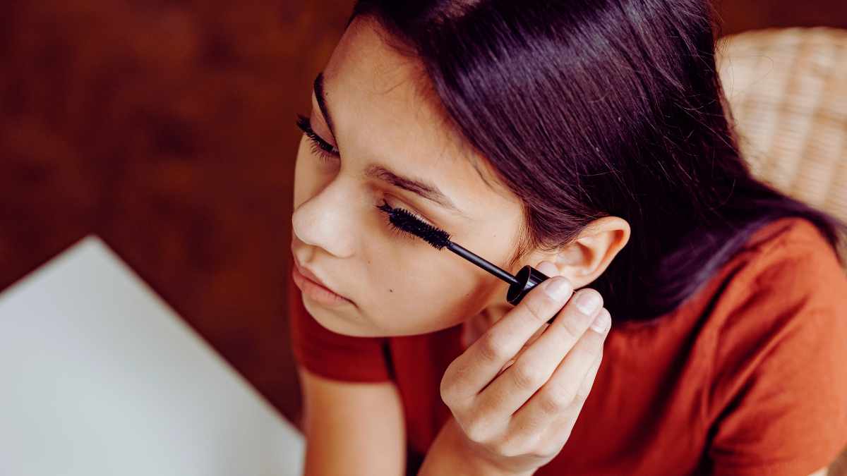 Mascara killer: l'ingrediente "insospettabile" che ti sta gonfiando le palpebre